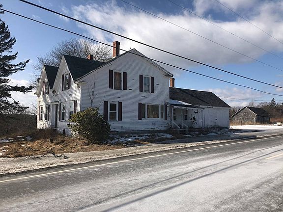 3rd image of 702 Pleasant St