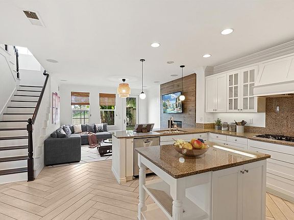 3rd image of 2705 Plumeria Dr