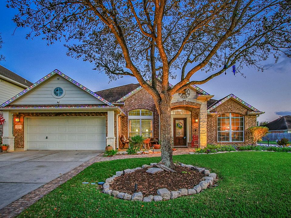 1st image of 8227 Palmetta Spring Dr