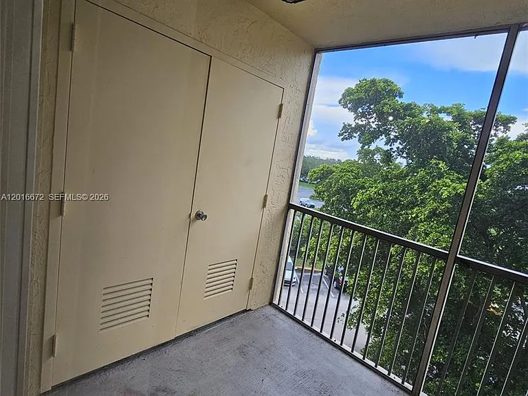 8245 Lake Dr #401 — Photo 10