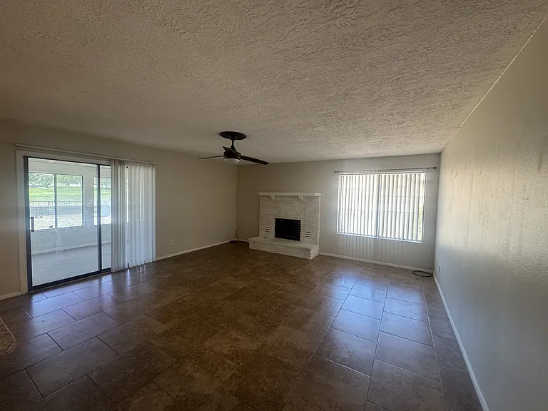 935 Country Club Dr — Photo 3