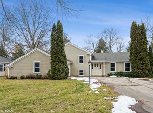 1117 Woodland Hills Rd, Batavia, IL 60510