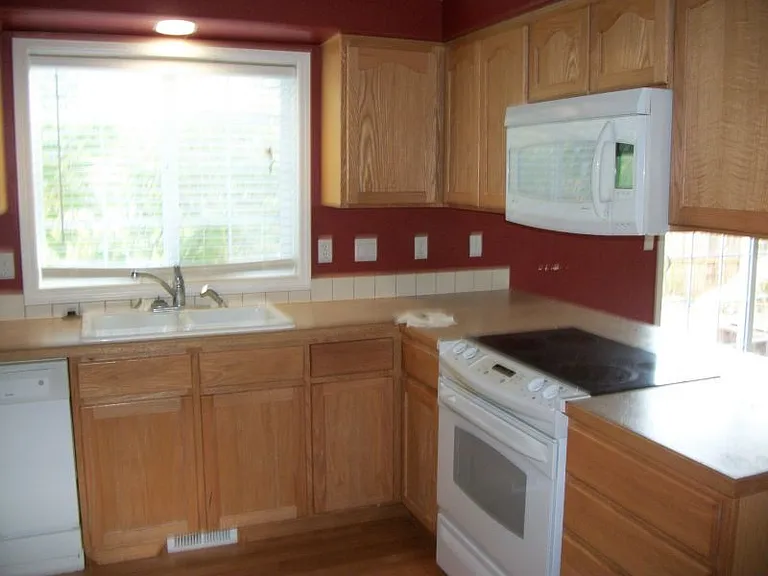 2187 NE Grandhaven St — Photo 5