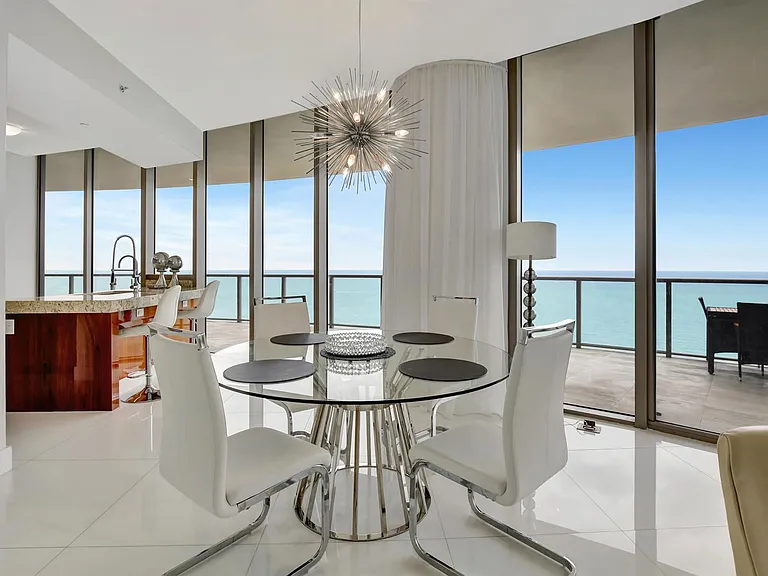 Collins Ave — Photo 19