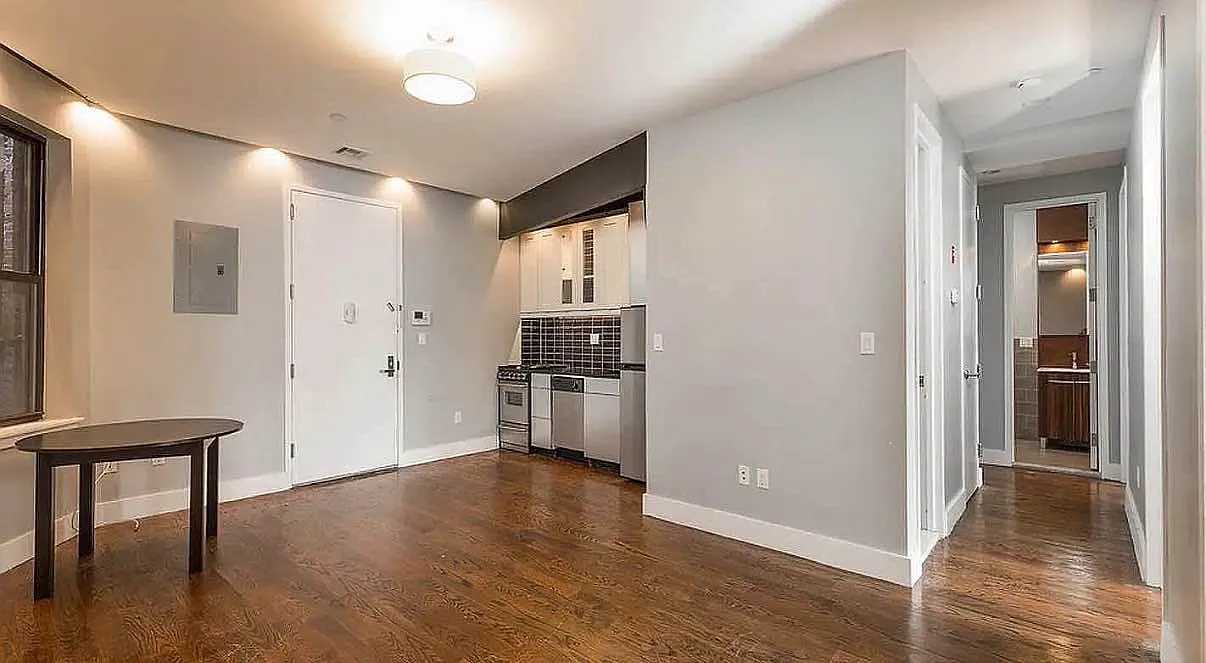 615 Gates Avenue — Photo 2