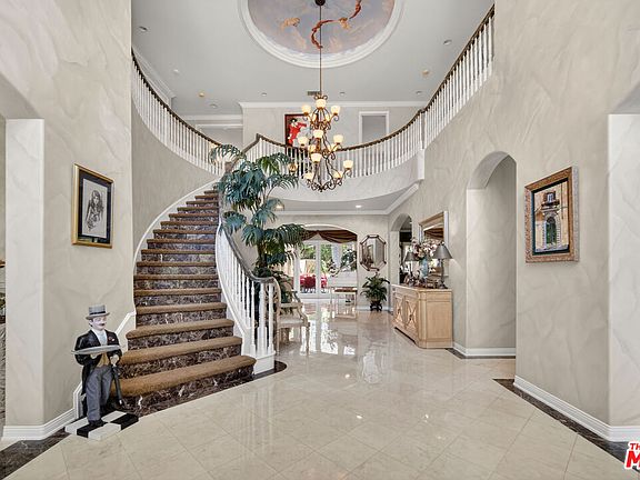 3rd image of 5481 Collingwood Cir