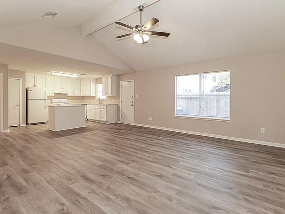5th image of 16360 Hidden River Ct