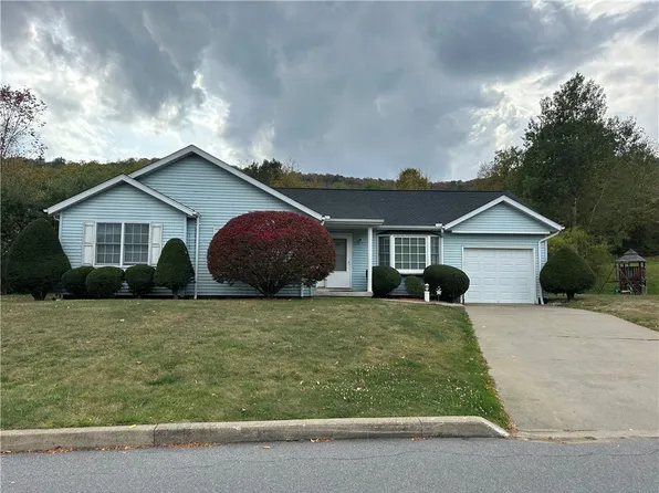 28 Colonial Hts, Bradford, PA 16701
