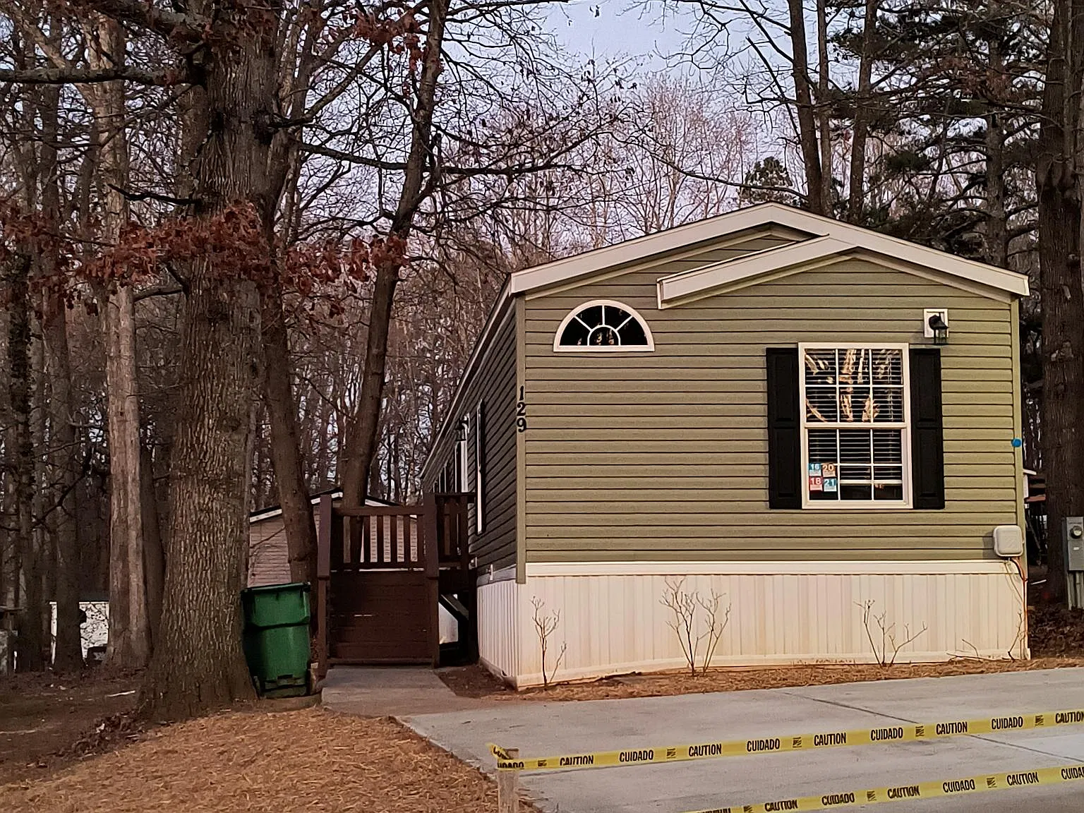 129 Holly Springs Dr — Photo 1