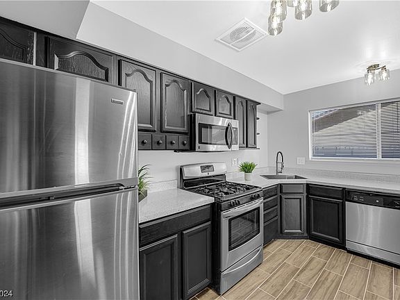 4th image of 225 Antelope Way