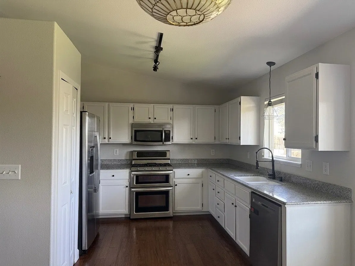 3 bed, 3.5 bath, 2000 sqft, $2,600 — Photo 3
