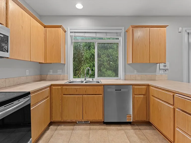 315 S 34th Pl — Photo 12