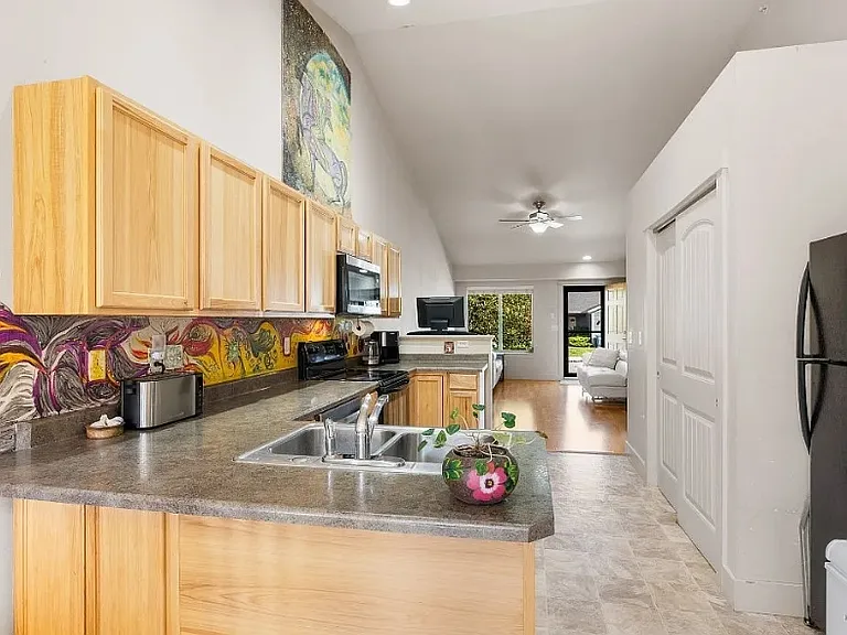 331 Saint Thomas Dr — Photo 1
