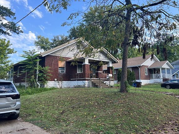 3rd image of 227 Louisa Ave