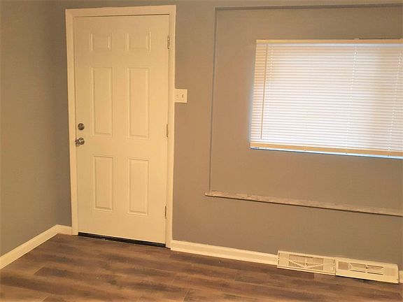 Apt 19 - Sleeping area & living room area