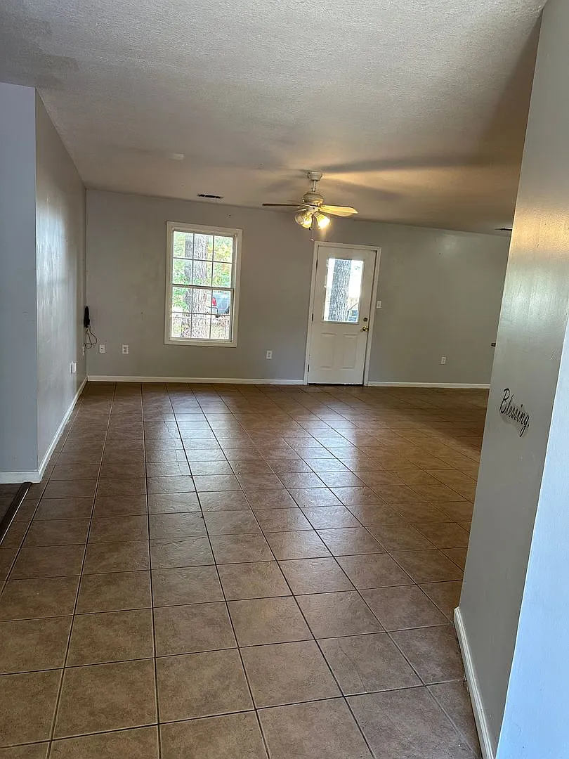 1112 Lake St — Photo 3