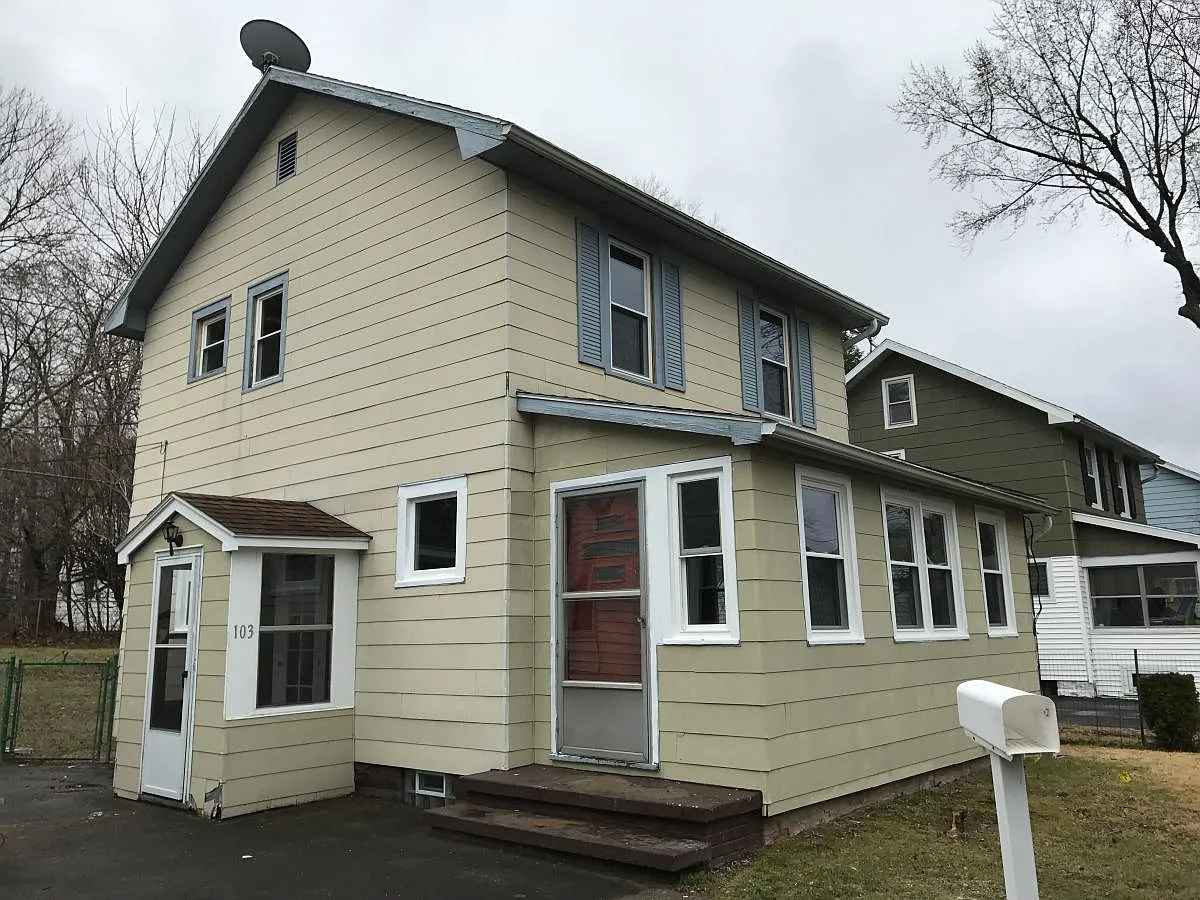 2 bed, 1006 sqft, $1,695 — Photo 1
