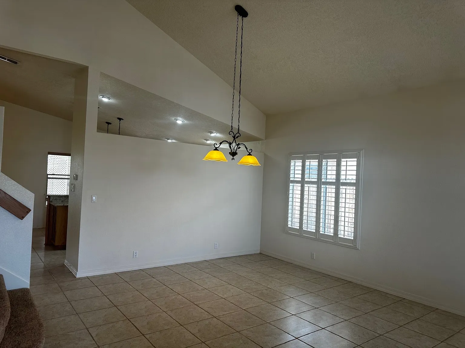 3 bed, 2.5 bath, 2024 sqft, $2,200 — Photo 4