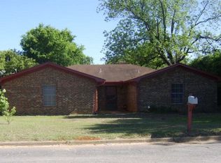 1600 W Point Tap Rd, Palestine, TX 75803
