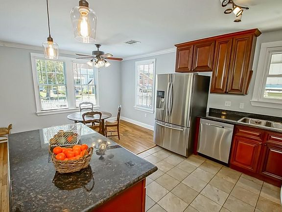 3rd image of 5029 S Prieur St