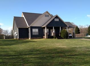 2400 Meadow Rd W, Greenback, TN 37742