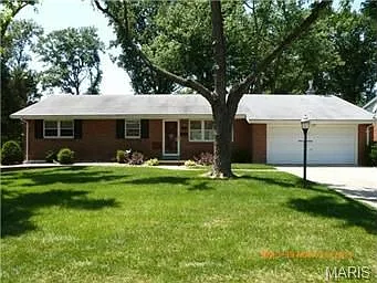 1351 Woodgate Dr photo 1