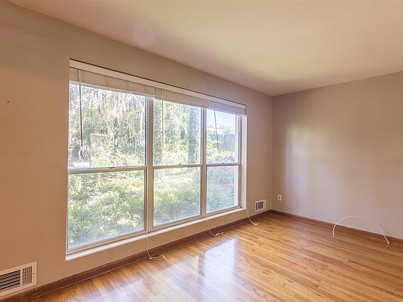 4th image of 1819 Tamiami Dr