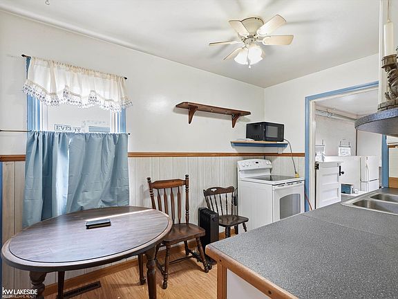 5th image of 19039 Deering St