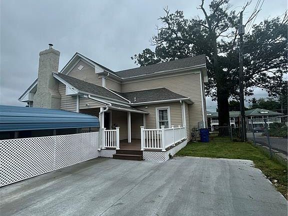 3rd image of 926 S Main St