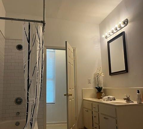 Primary bathroom - en suite