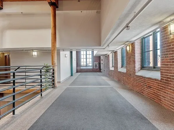 200 Market St APT 413, Lowell, MA 01852
