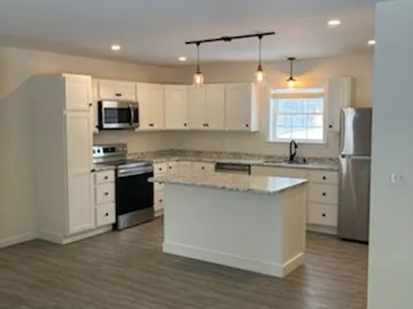 27 Maple St, Hallowell, ME 04347