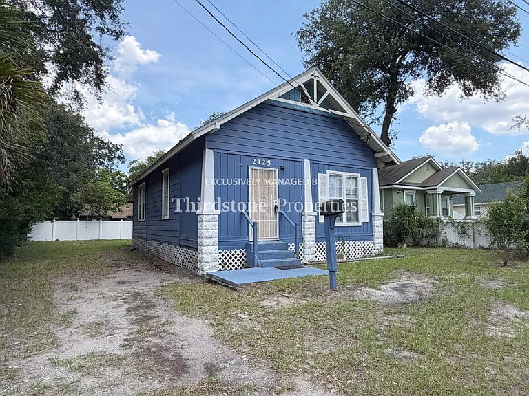 2125 Lambert St — Photo 22