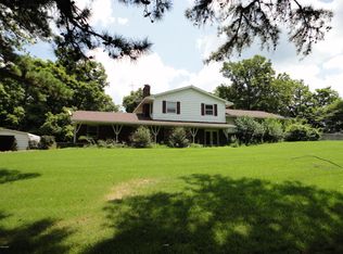 320 Oak Tree Ln, New Burnside, IL 62967