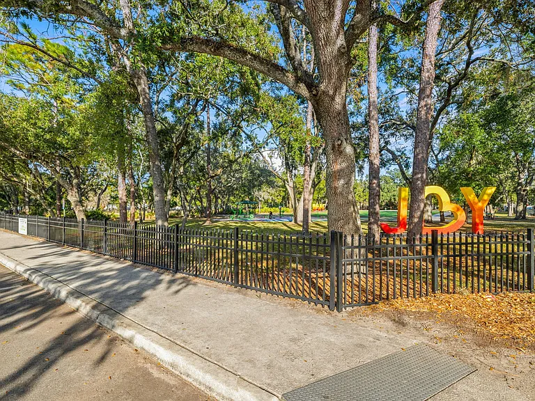 Regency Pond - Uptown Gardens — Photo 15