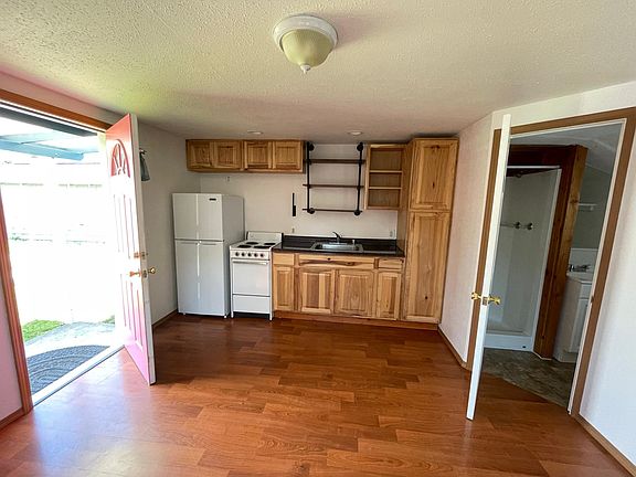3rd image of 745 Jefferson Ave #745