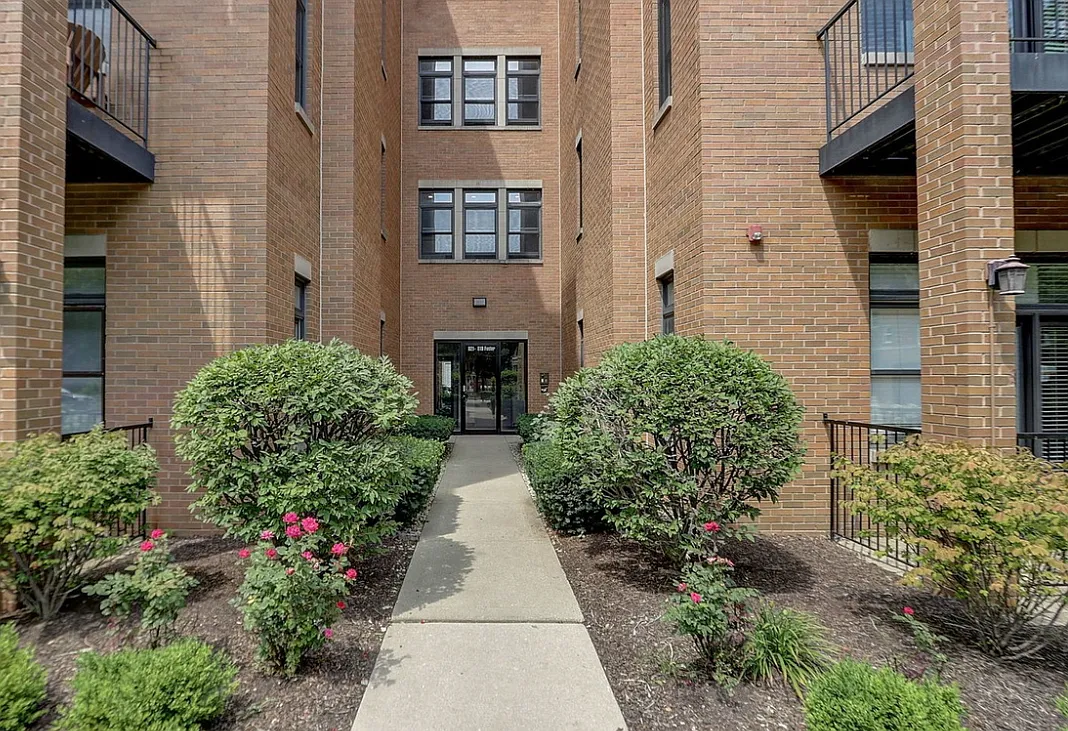 Building Photo - 821 Foster St #1S