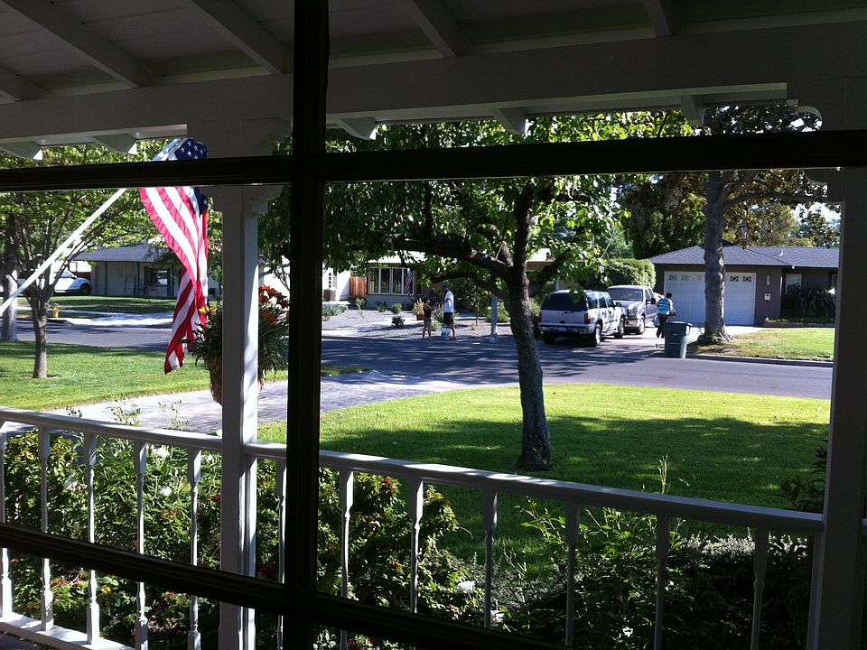 2nd image of 4715 Rosewood Pl