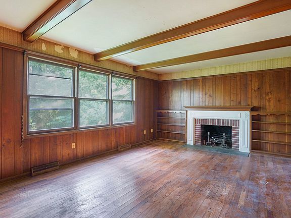 3rd image of 5738 Pineknoll Ct SE