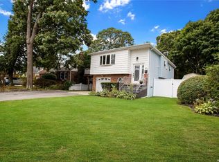 319 Asharoken Blvd, Bay Shore, NY 11706
