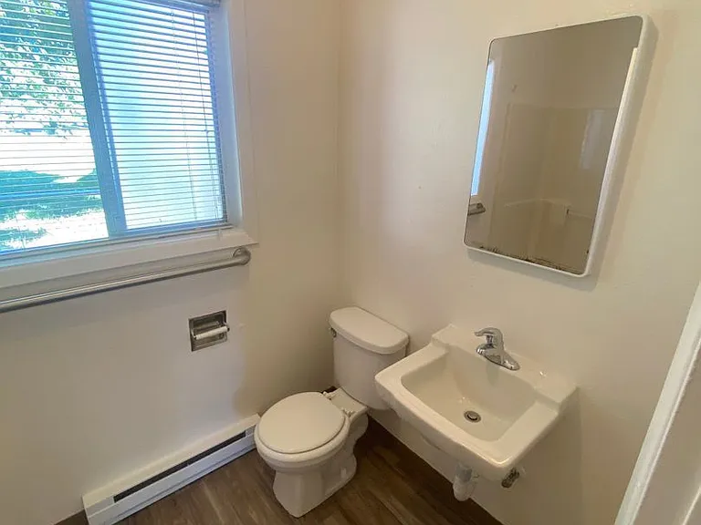 280 SE Orchard Ave #1 — Photo 7