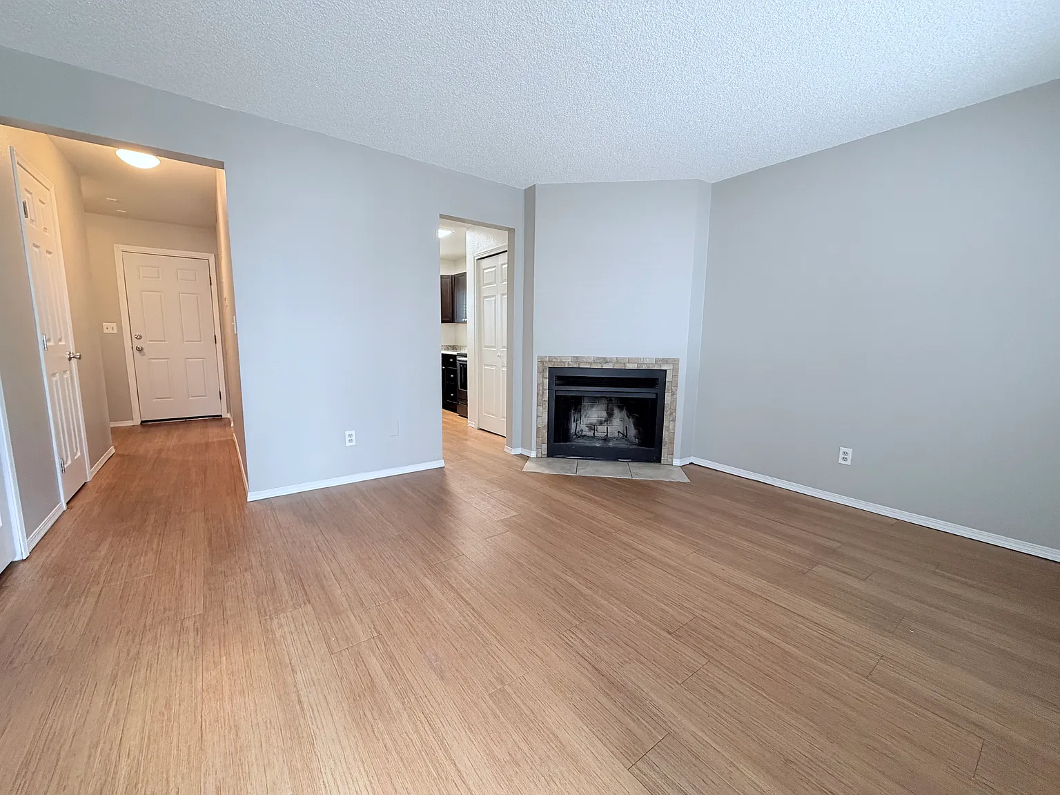 2 bed, 1.5 bath, 864 sqft, $1,800 — Photo 4