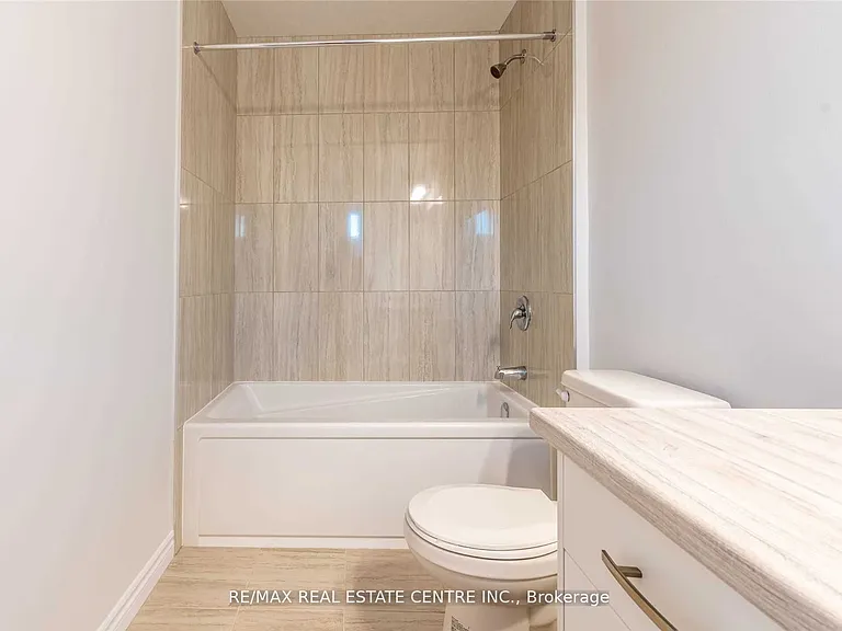 3142 Turner Cres — Photo 4