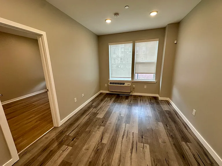 Girard Flats — Photo 7