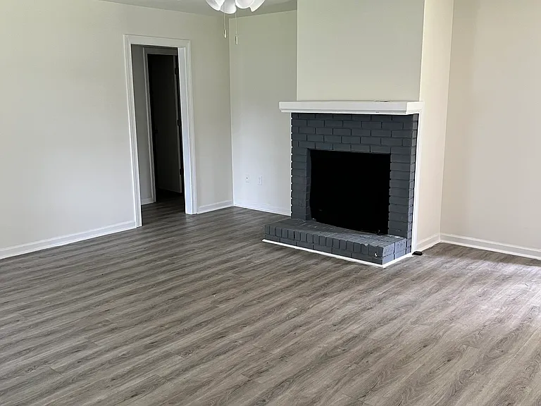 1051 Kings Mill Run #A — Photo 2