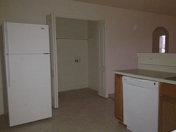5th image of 407 Brittney Way APT B