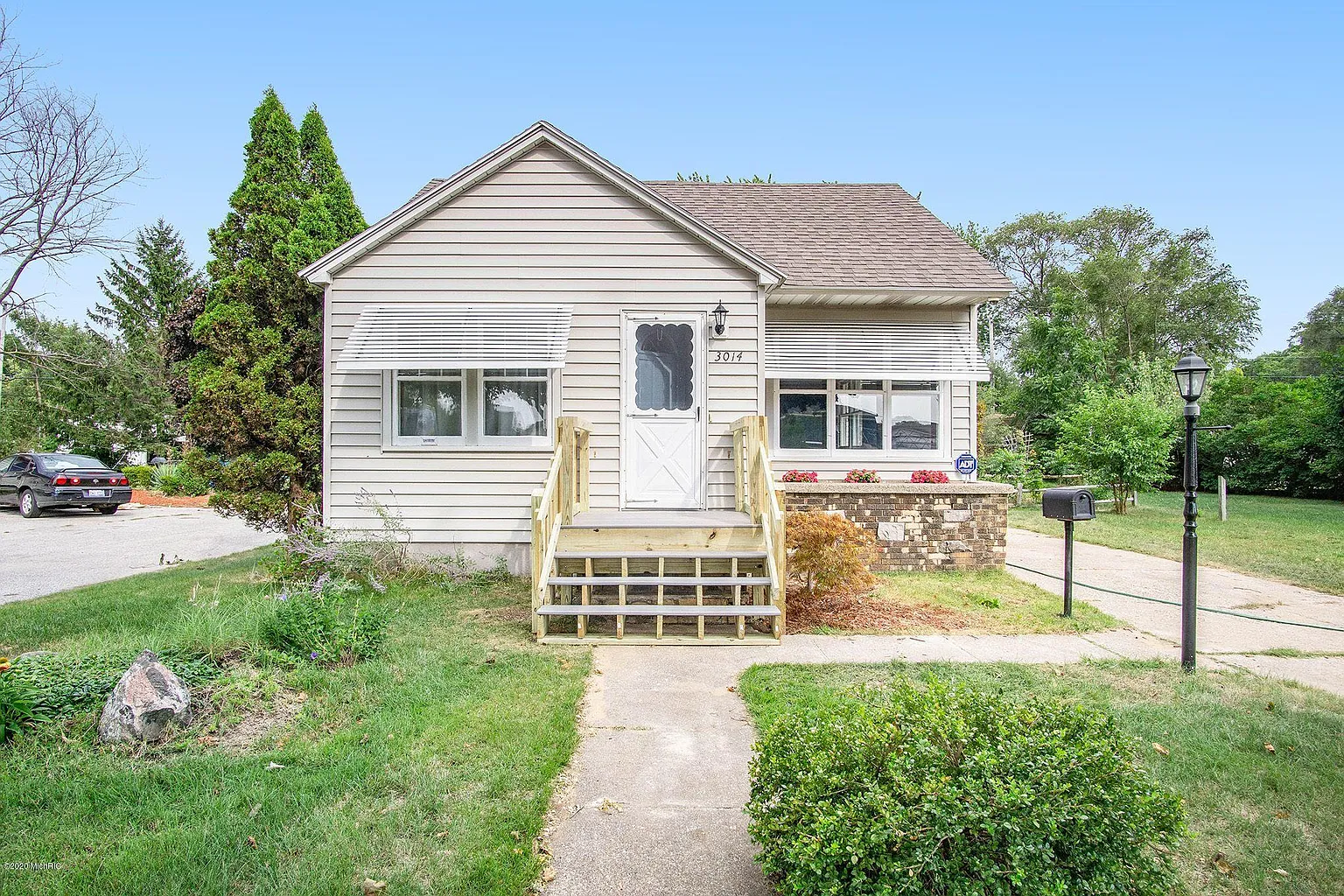 3014 Glade St photo 1