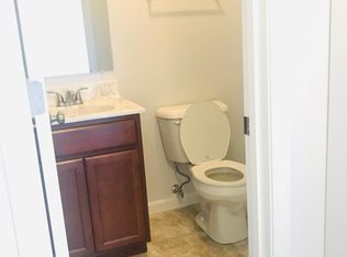 210 Braeshire Dr APT E, Ballwin, MO 63021