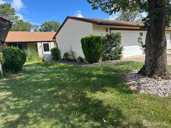 148B Maclura Plz, Monroe Township, NJ 08831