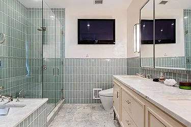 Sold by Avenue Real Estate